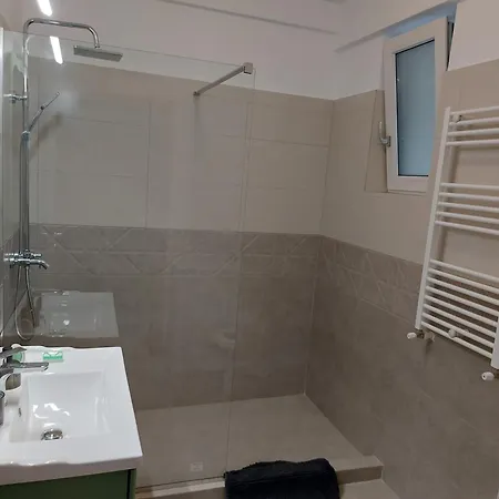 23 Valuri, 2 Camere, 2 Bai * Năvodari