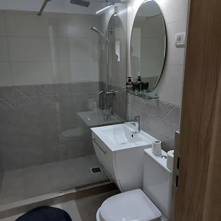 23 Valuri, 2 Camere, 2 Bai Apartamento *